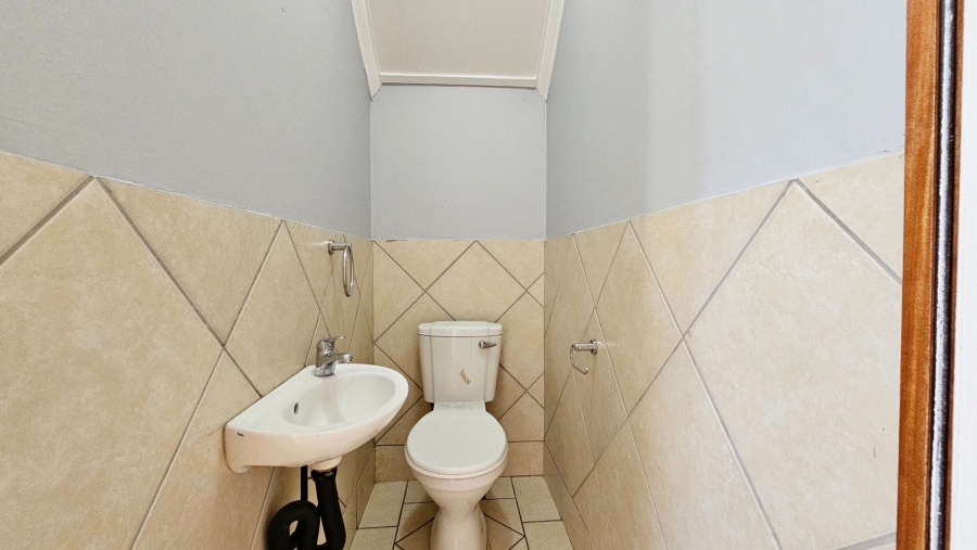 3 Bedroom Property for Sale in Langenhovenpark Free State